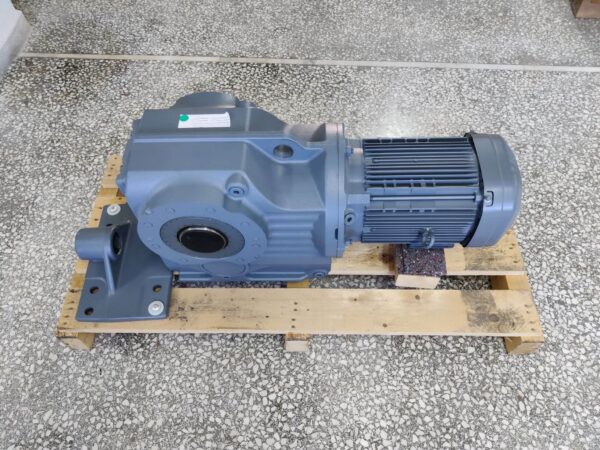 SEW KA97TDRN112M4/TF 4KW 14RPM M3A/90/pos 3 F/IP55