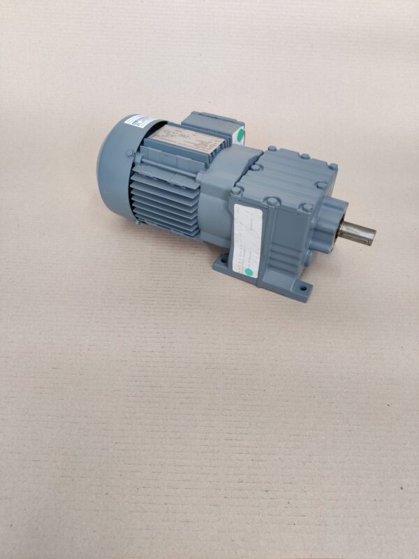SEW R17DT80K4 0.55KW 158RPM M1 230/400V 50HZ IP54 I=8,63